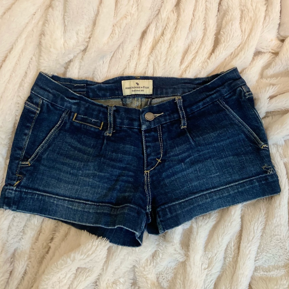 Who wears short shorts?! YOOOU! A&F Jean Shorts